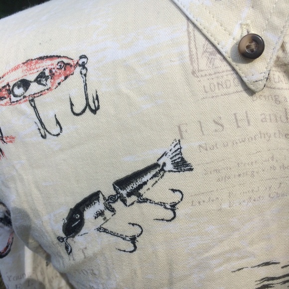 Red Head Sz L Classic Fit Fishing Lure Shirt - Picture 6 of 8